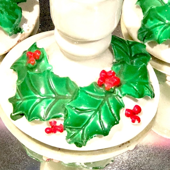 Lot of 4 Vintage White Glazed Ceramic Short Taper Candle Holders~Christmas Holly - Picture 2 of 6